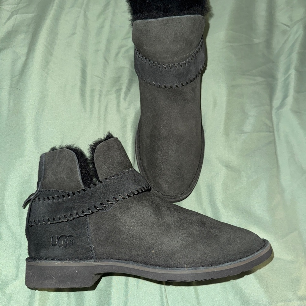 UGG Kristin Ankle Boots Shearling Lined Black Suede Size 8